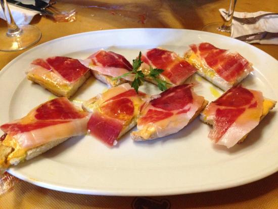 Pan de la casa (Jamón y Salmorejo)