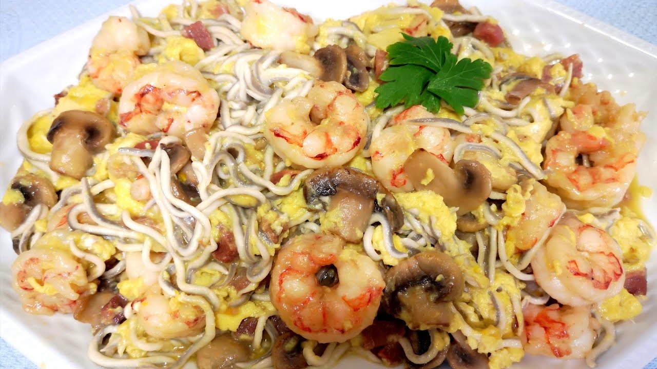 Revuelto de gulas y langostinos